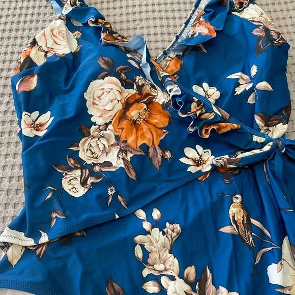 Cupshe one piece - Picture 2 of 4